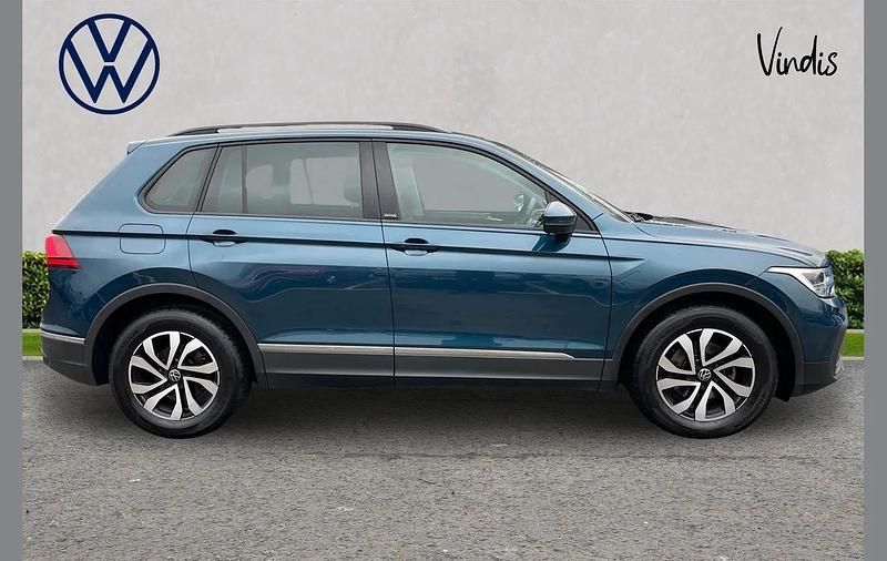 Begagnad VW Tiguan Active 147 HK (108 kW) 2022 Blå SUV