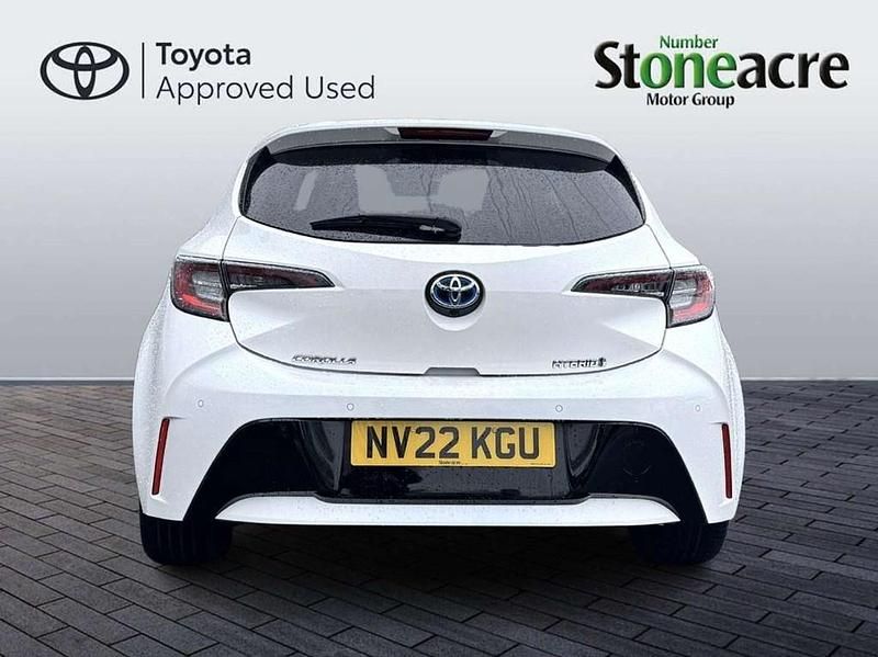 Used Toyota Corolla Design 120 HP (88 kW) 2022 White Hatchback