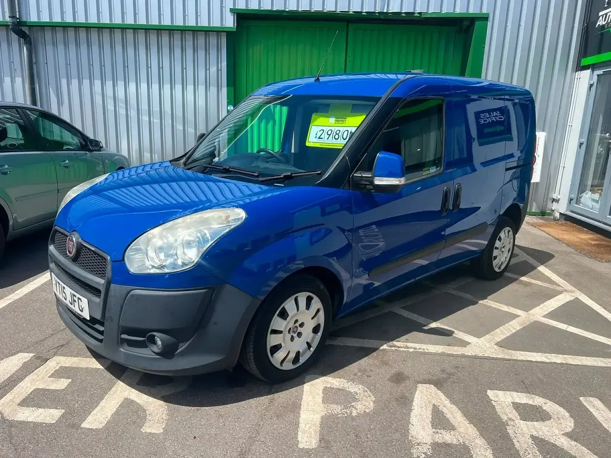 Used Fiat Doblò 90 HP (66 kW) 2015 Multicoloured MPV