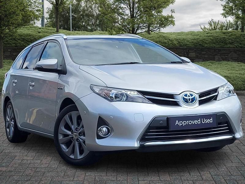 Silver Used 2014 Toyota Auris Hybrid Sport Estate | £10,761 (Fair price) - Image 1/4