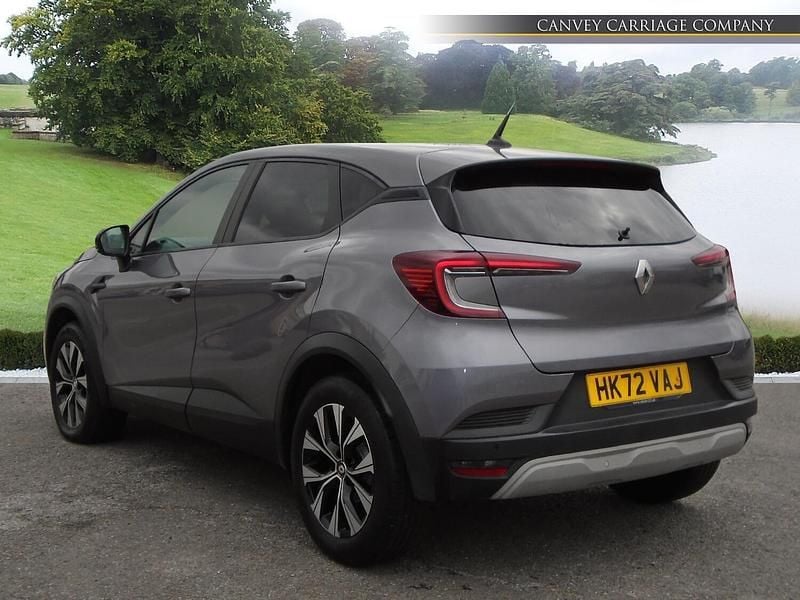 Begagnad Renault Captur Evolution 140 HK (102 kW) 2022 Grå SUV