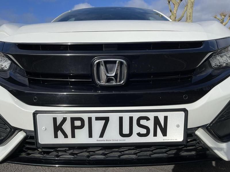 Used Honda Civic Sport 180 HP (132 kW) 2017 White Hatchback