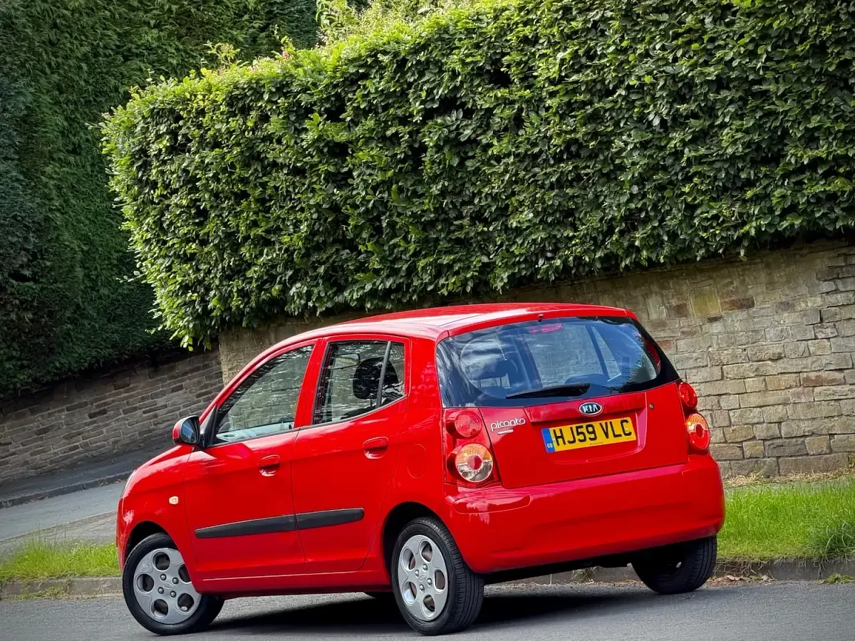 Used Kia Picanto 64 HP (47 kW) 2009 Red Hatchback