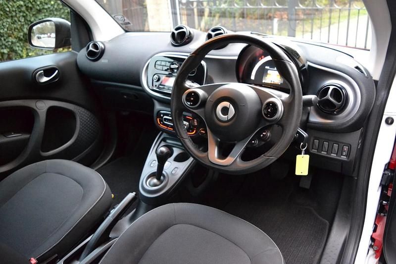 Used Smart ForTwo Cabrio Passion 71 HP (52 kW) 2016 Red Cabriolet