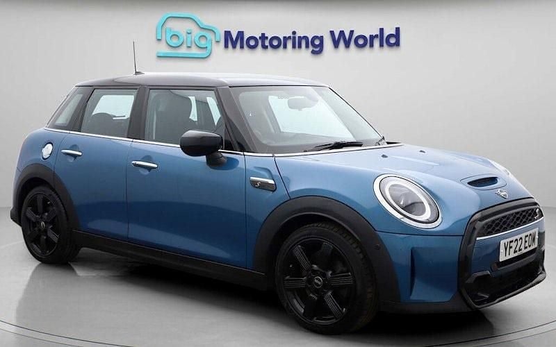 Begagnad Mini Cooper S Classic 178 HK (130 kW) 2022 Blå Halvkombi