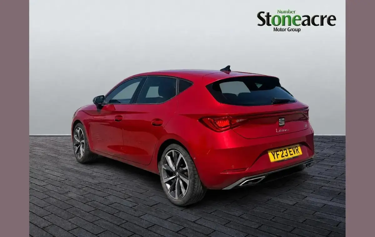 Used Seat Leon FR Sport 272 HP (200 kW) 2023 Red Hatchback