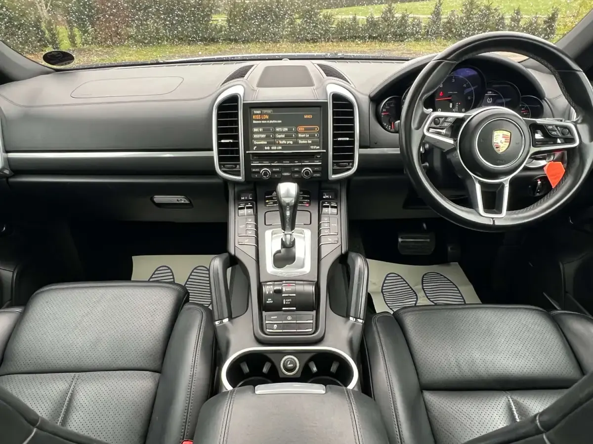 Used Porsche Cayenne 262 HP (192 kW) 2016 White SUV