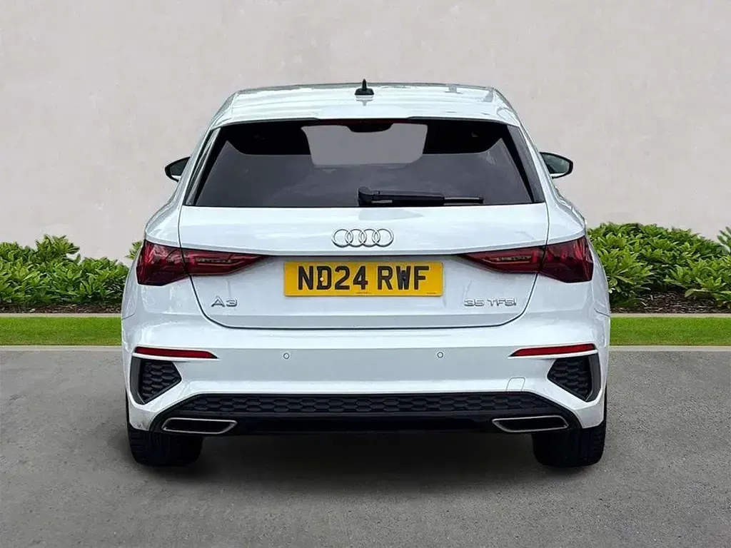 Begagnad Audi A3 S-Line 147 HK (108 kW) 2024 Vit Halvkombi
