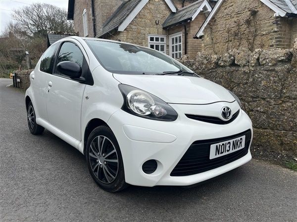 White Used 2013 Toyota Aygo Hatchback | £3,795 (Fair price) - Image 1/1