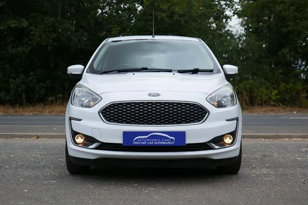 Used Ford Ka Plus Zetec 85 HP (62 kW) 2019 White Hatchback