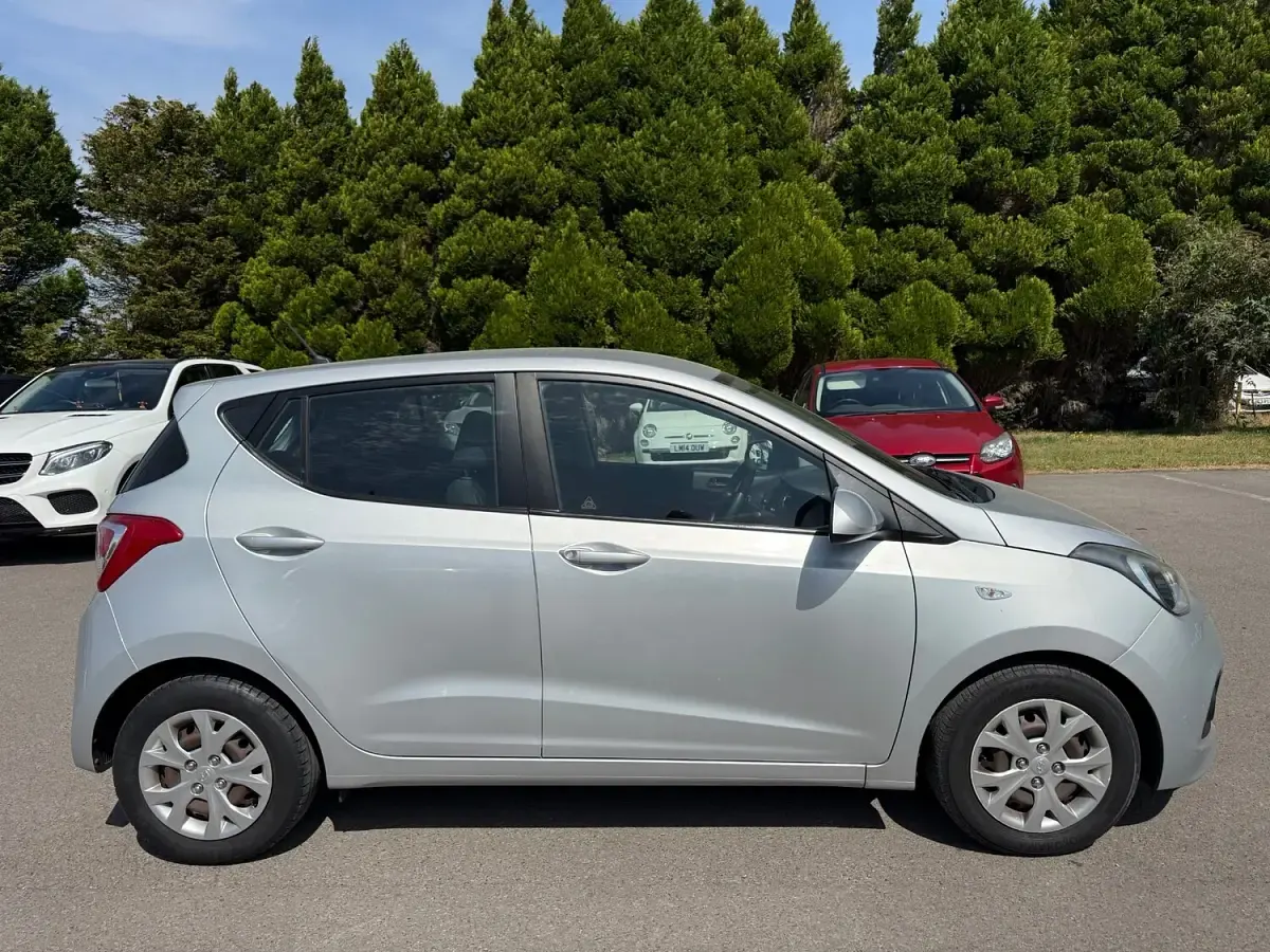 Used Hyundai i10 SE 66 HP (48 kW) 2016 Silver Hatchback