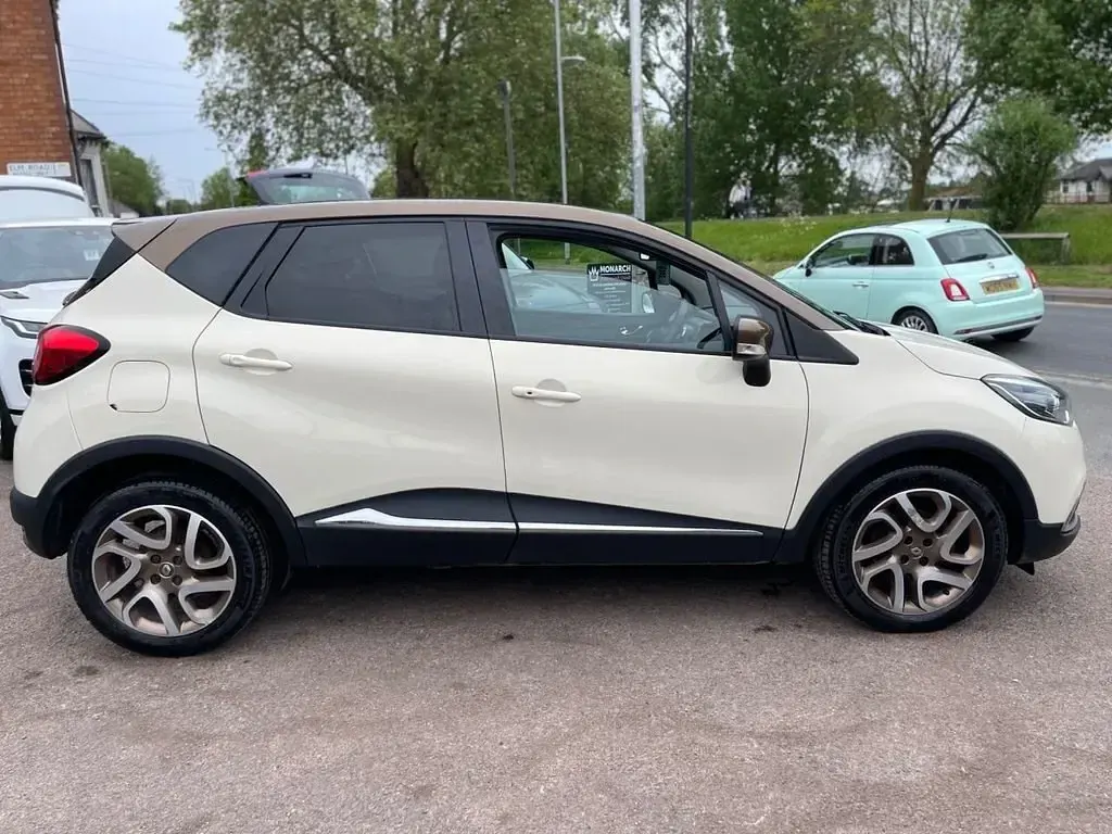 Usado Renault Captur Iconic 90 HP (66 kW) 2016 Branco SUV