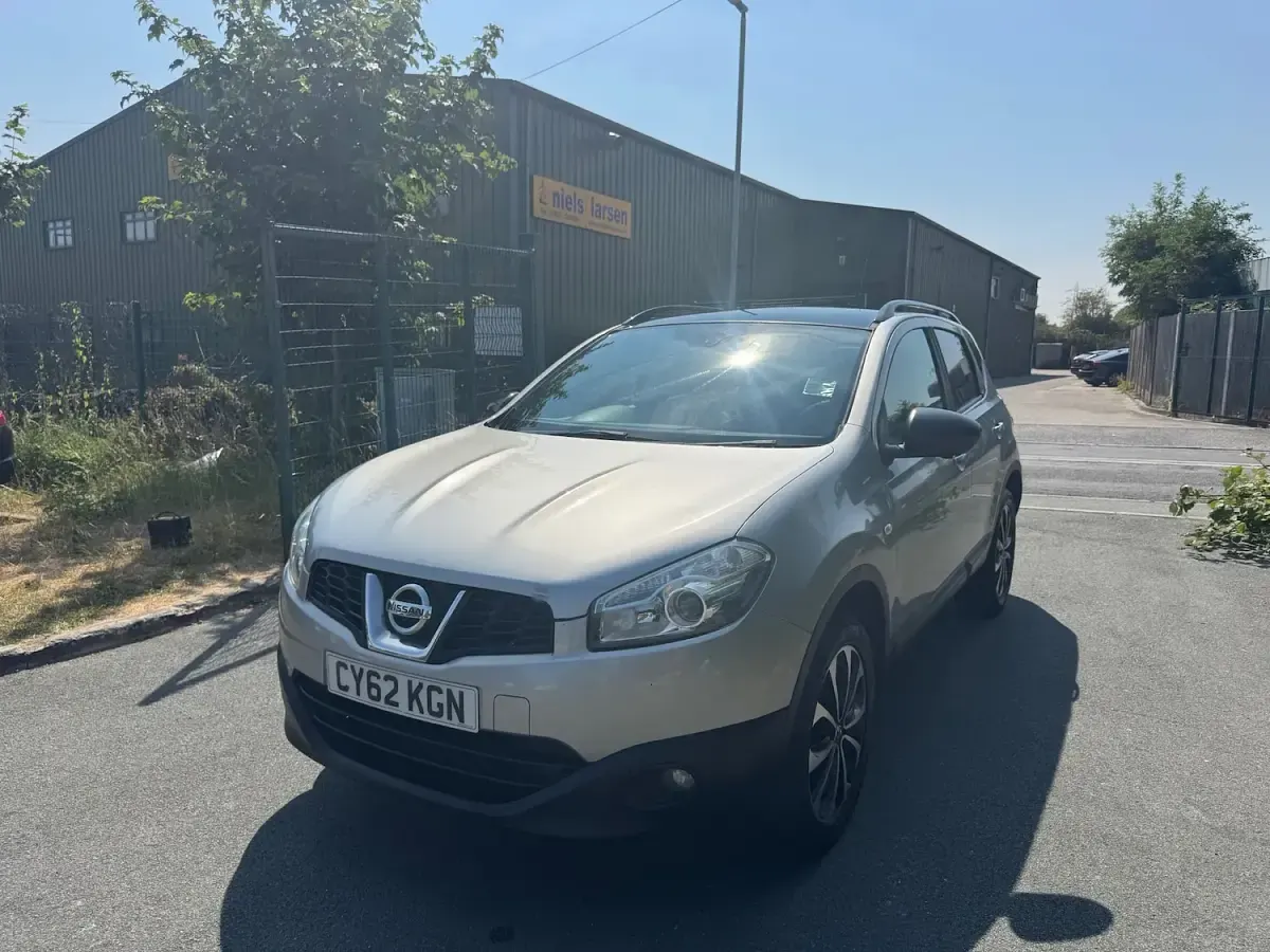 Used Nissan Qashqai 360º 117 HP (86 kW) 2013 Silver SUV
