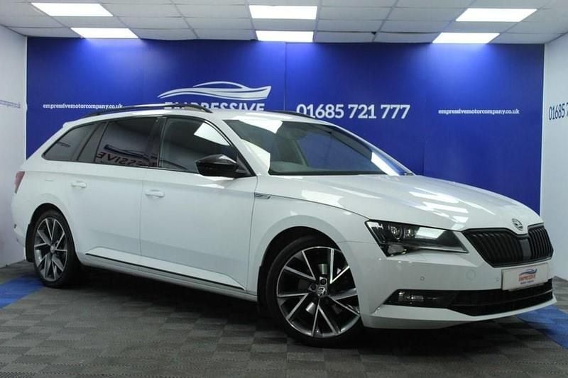 Used Skoda Superb SportLine 190 HP (139 kW) 2019 White Estate
