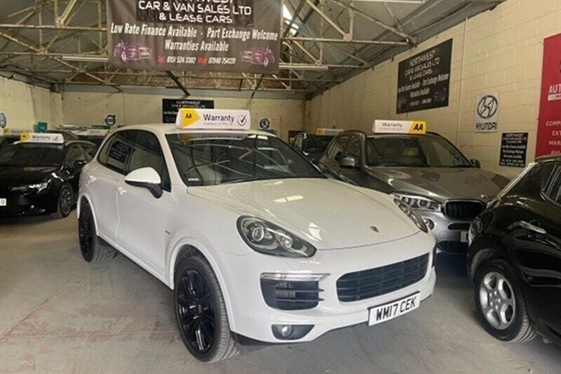White Used 2017 Porsche Cayenne Platinum Edition SUV | £24,497 (Fair price) - Image 1/1