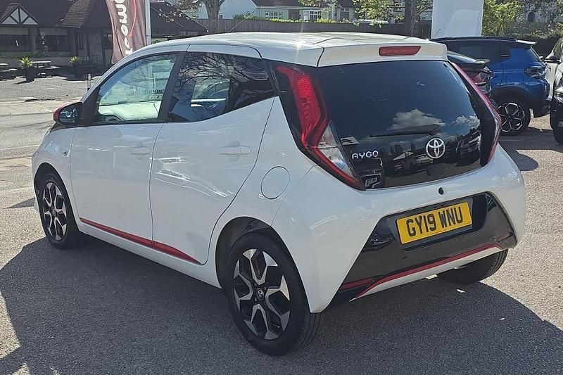 Used Toyota Aygo Trend 72 HP (52 kW) 2019 White Hatchback