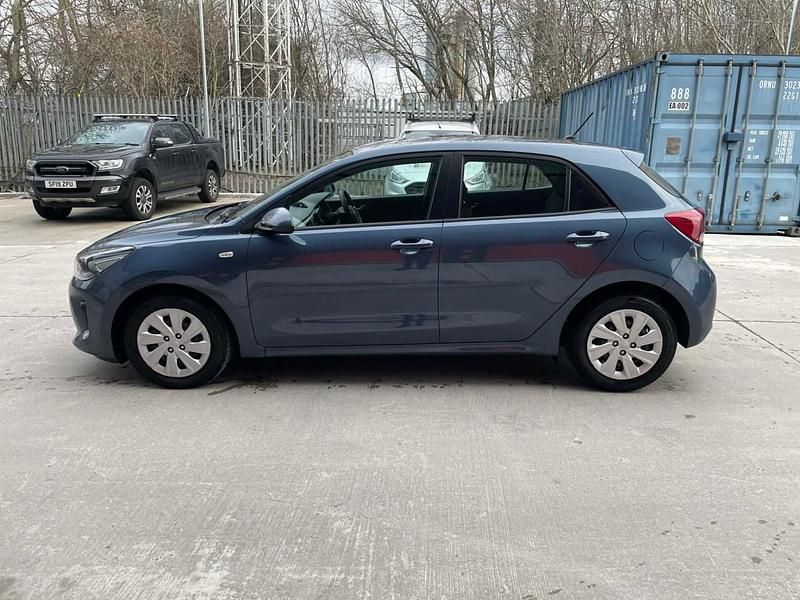 Used Kia Rio 84 HP (61 kW) 2018 Blue Hatchback