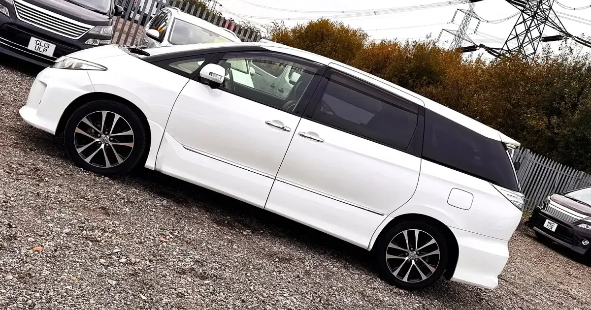 Used Toyota Estima 170 HP (125 kW) 2013 White MPV