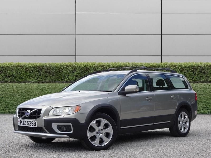 Gold Used 2010 Volvo XC70 SE Lux SUV | £12,490 (Expensive) - Image 1/4