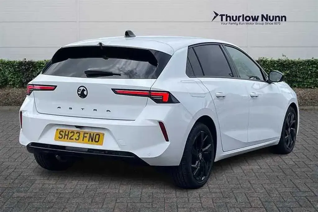 Used Vauxhall Astra S 130 HP (95 kW) 2023 White Hatchback