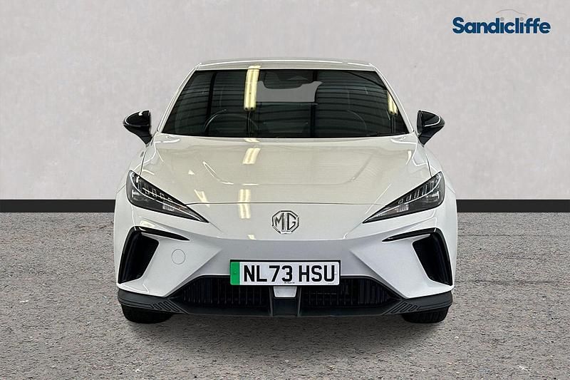 Begagnad MG MG4 EV SE 125 kW (170 HK) 2023 Vit Halvkombi