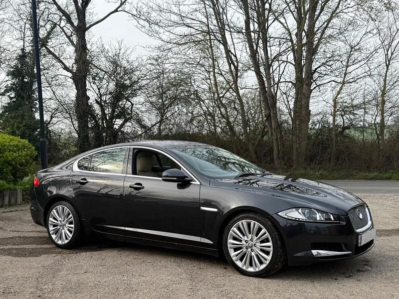 Usado Jaguar XF Portfolio 2012 Cinzento Sedan