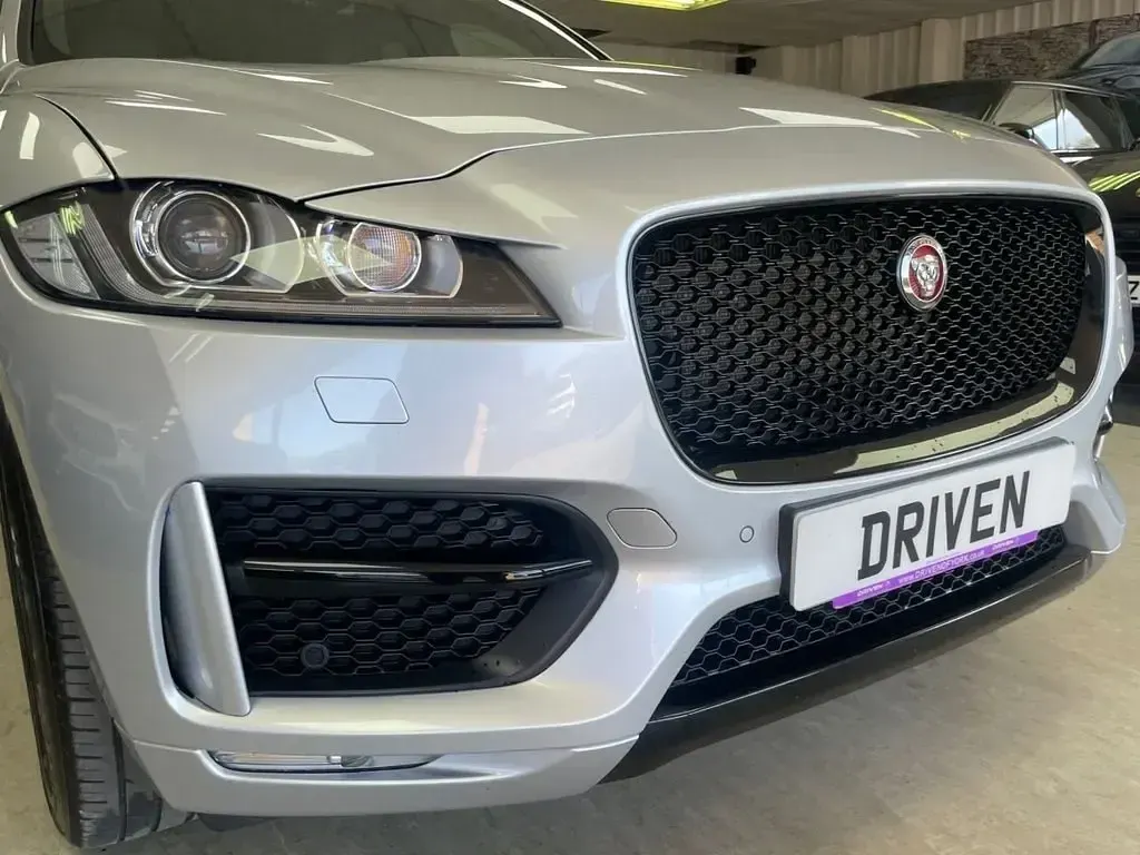 Second-hand Jaguar F-Pace R-Sport 180 CP (132 kW) 2019 Argintiu SUV