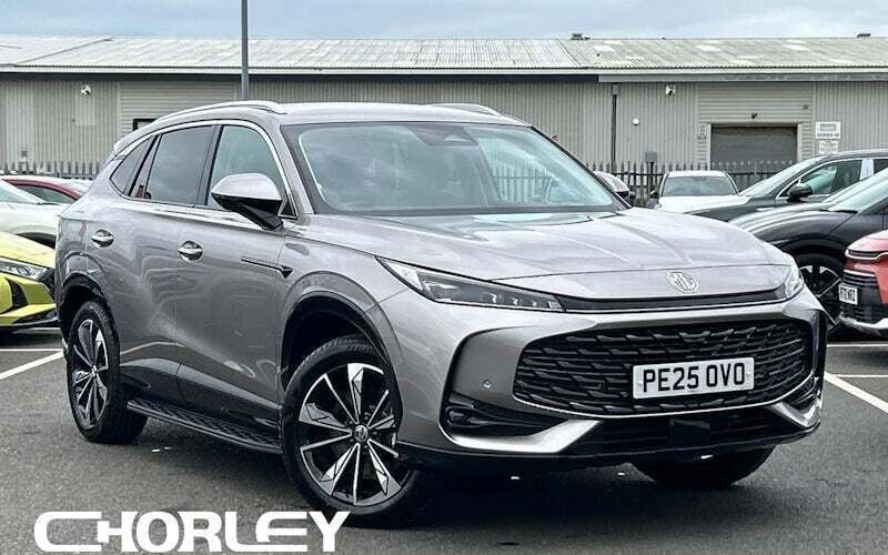 New 2024 MG HS Trophy SUV | £30,200 - Image 1/4