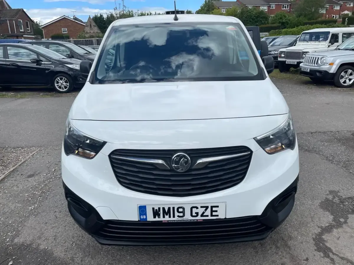 Used Vauxhall Combo Edition 130 HP (95 kW) 2019 White MPV