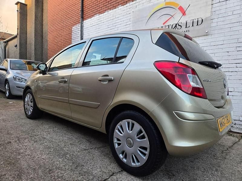 Used Vauxhall Corsa Club 89 HP (65 kW) 2007 Gold Hatchback