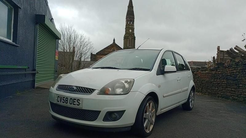 Used Ford Fiesta Zetec 2008 White Hatchback