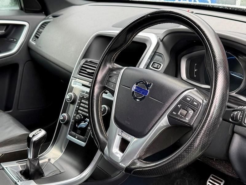 Used Volvo XC60 R-Design 190 HP (139 kW) 2015 White SUV