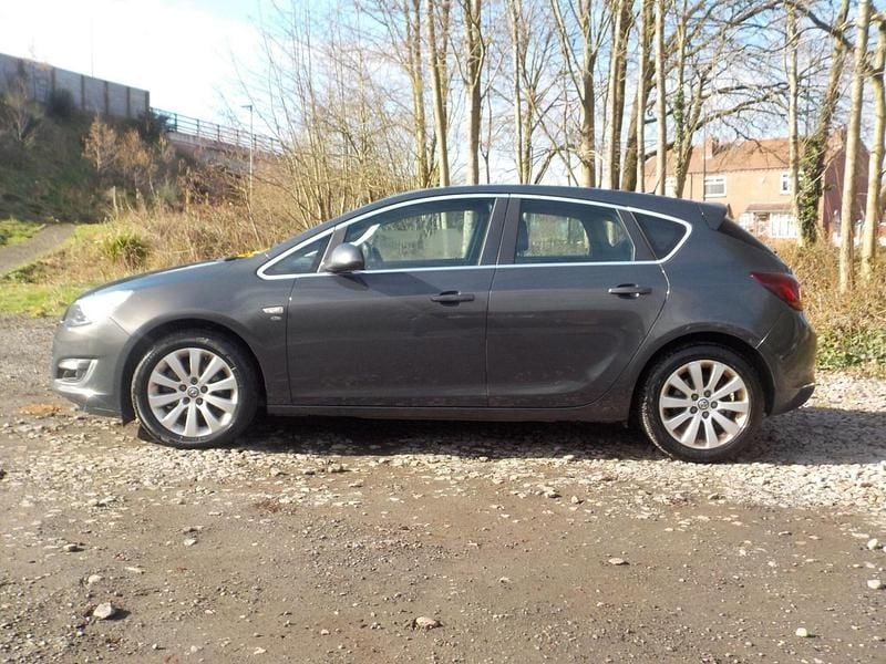 Used Vauxhall Astra Elite 130 HP (95 kW) 2014 Grey Hatchback