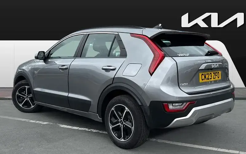Usado Kia Niro 141 HP (103 kW) 2023 Cinzento SUV