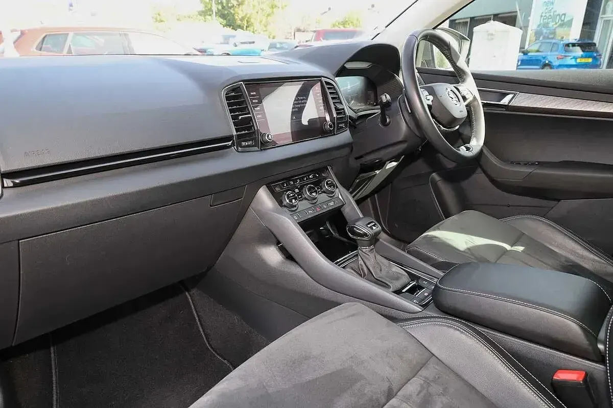 Gebraucht Skoda Karoq SE L 150 PS (110 kW) 2023 Grau SUV