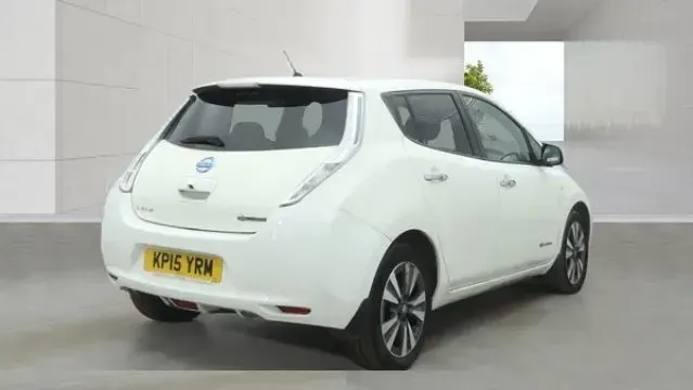 Begagnad Nissan Leaf Tekna 80 kW (109 HK) 2015 Vit Halvkombi