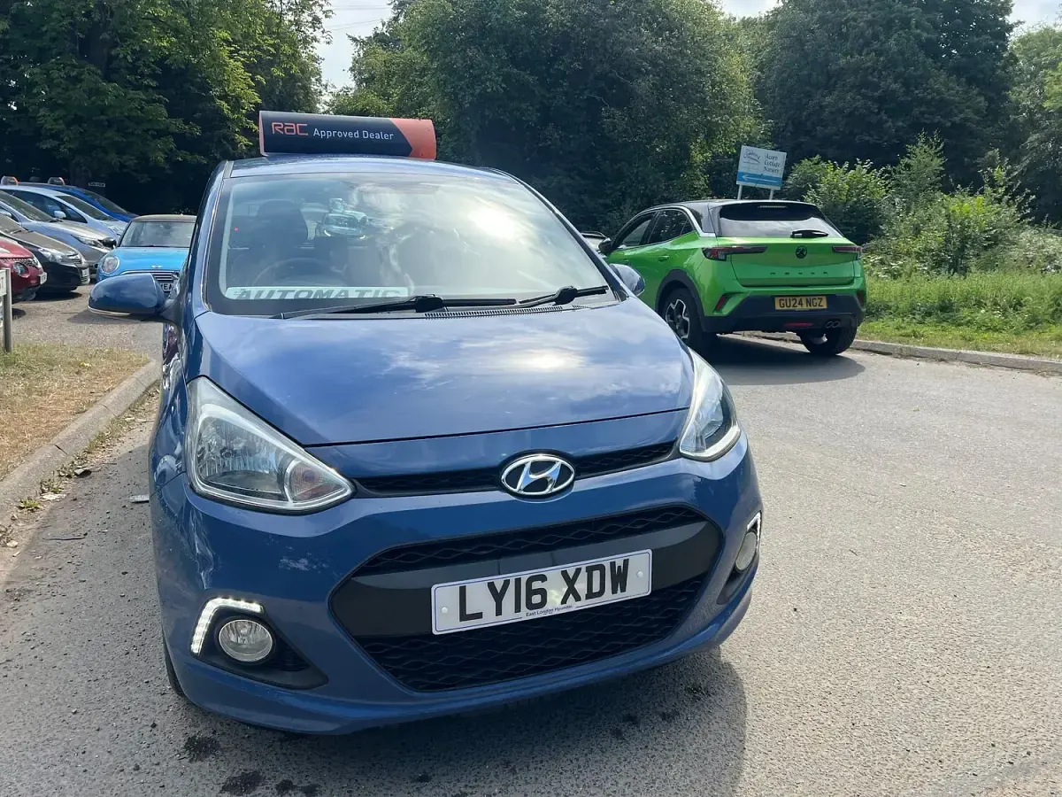 Used Hyundai i10 Premium 87 HP (63 kW) 2016 Blue Hatchback