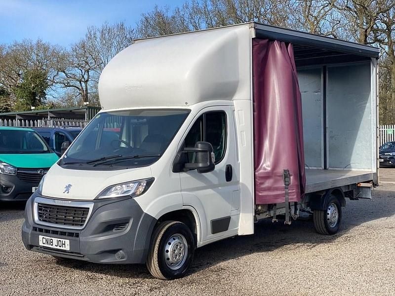 Used Peugeot Boxer 130 HP (95 kW) 2018 White Van
