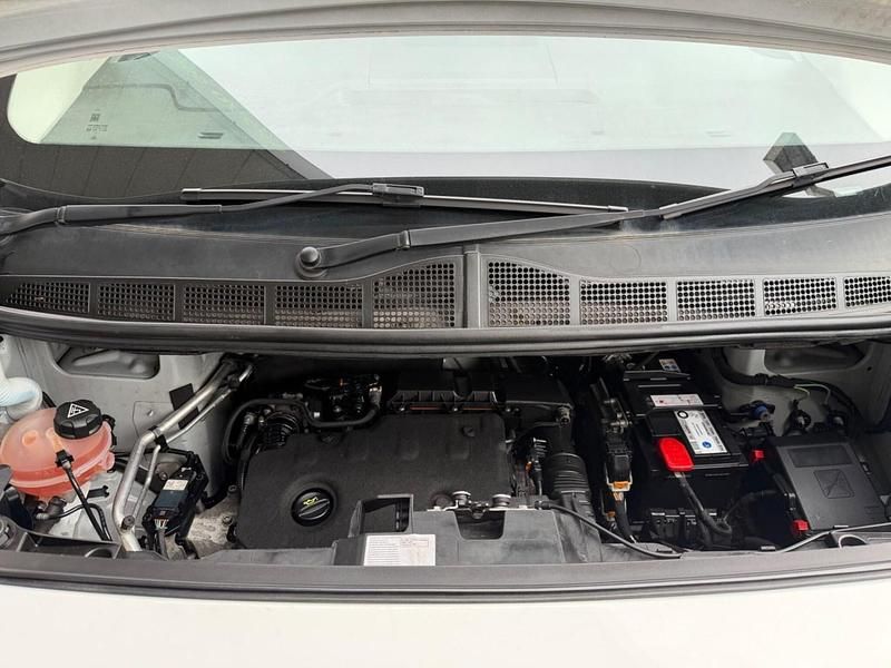 Used Vauxhall Vivaro Sportive 100 HP (73 kW) 2020 White MPV