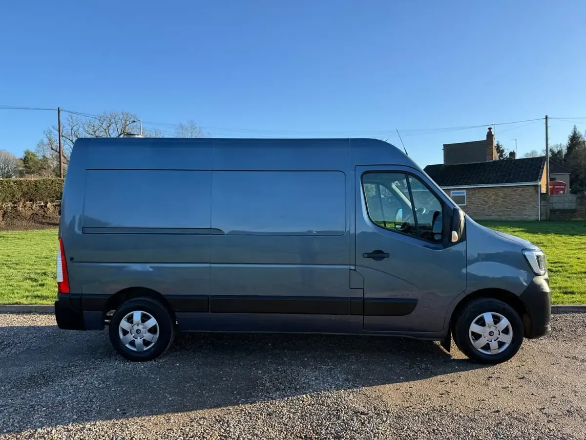 Käytetty Renault Master Business 2023 Sininen Tila-auto