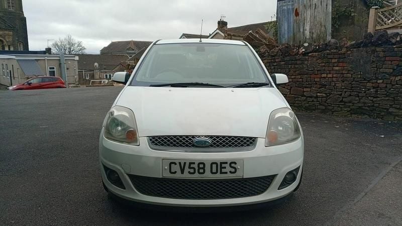 Used Ford Fiesta Zetec 2008 White Hatchback