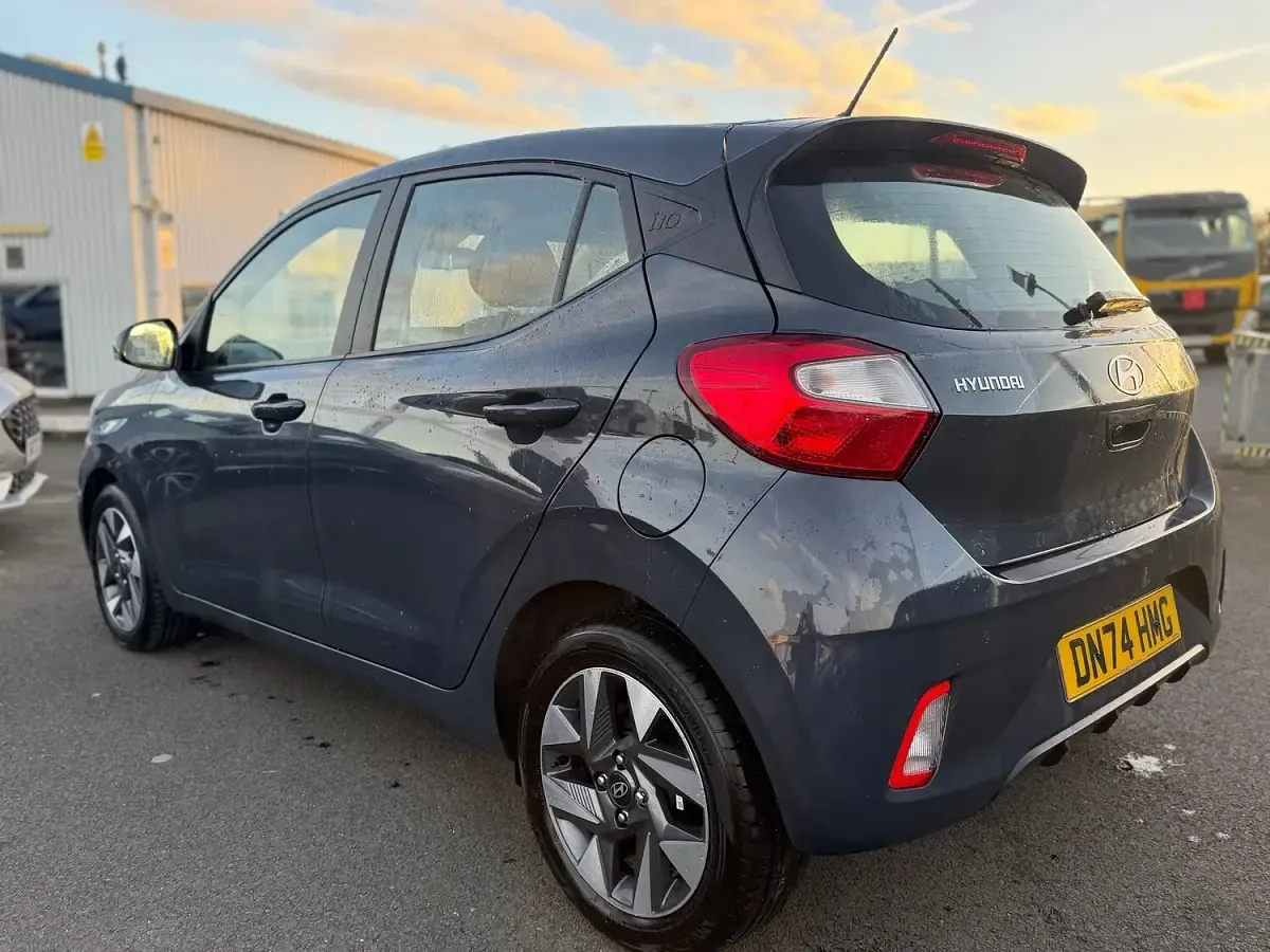 Used Hyundai i10 Advanced 63 HP (46 kW) 2024 Grey Hatchback