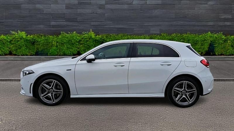 Used Mercedes A250 Executive 215 HP (158 kW) 2021 White Hatchback