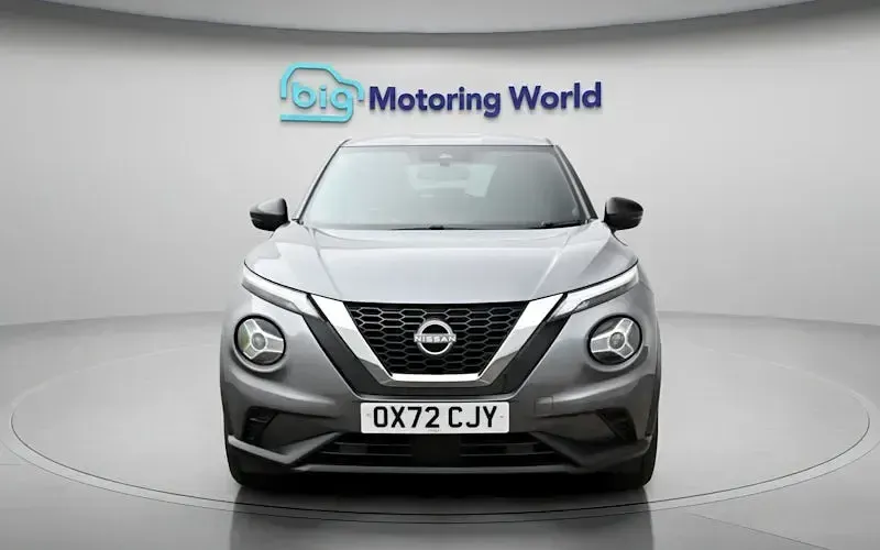 Usado Nissan Juke N-Connecta 114 HP (83 kW) 2023 Cinzento SUV