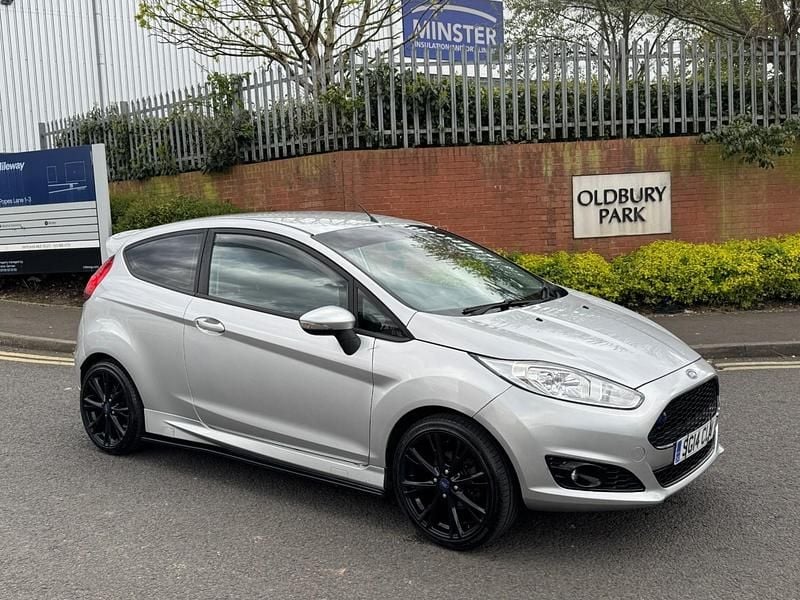 Silver Used 2014 Ford Fiesta Zetec Hatchback | £2,895 (Good price) - Image 1/4