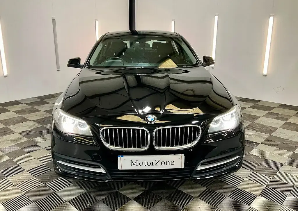 Begagnad BMW 520 Comfort Edition 184 HK (135 kW) 2014 Svart Sedan