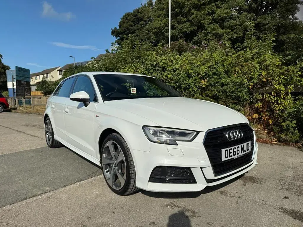 Used Audi A3 Sportback S-Line 110 HP (80 kW) 2016 White Hatchback