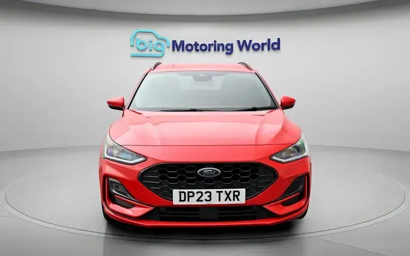 Used Ford Focus ST-Line 125 HP (91 kW) 2023 Red Estate