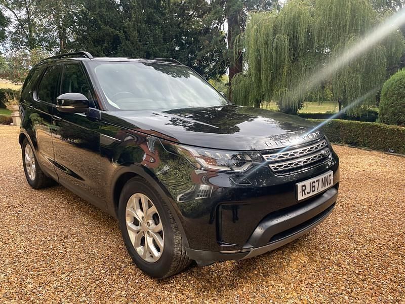 Used Land Rover Discovery 5 SE 240 HP (176 kW) 2018 Santorini black SUV