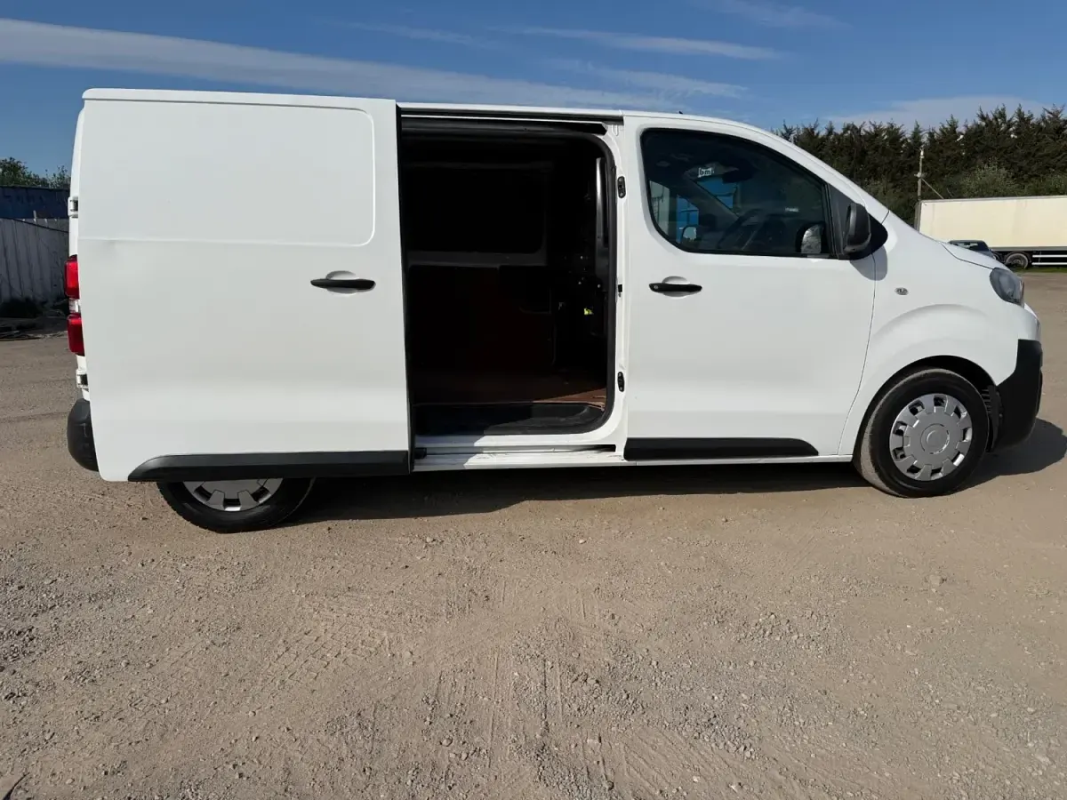 Second-hand Peugeot Expert 2019 Alb Van